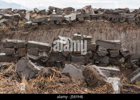 Torf frisch geschnitten von Crofter, trocknen, um verwendet werden, für Kraftstoff, Wester Ross, Schottland, UK Stockfoto