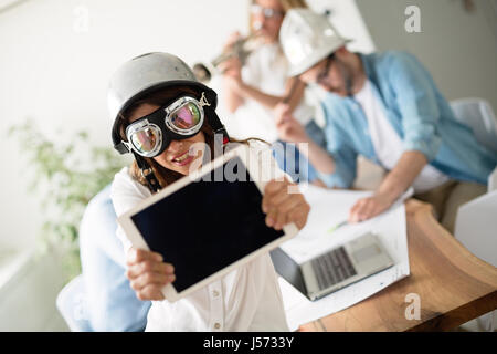 Gruppe junger Kollegen mit kreativen Start und Geschäftsideen Stockfoto