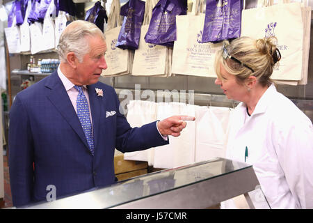 Der Prince Of Wales Besuche der historischen Markthalle produzieren und unabhängige Anbietern an der Market Street in Oxford zu erfüllen. Stockfoto