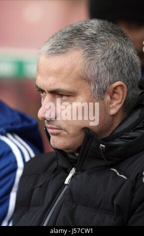 JOSE MOURINHO STOKE CITY V CHELSEA die BRITANNIA STADIUM STOKE-ON-TRENT ENGLAND 7. Dezember 2013 Stockfoto