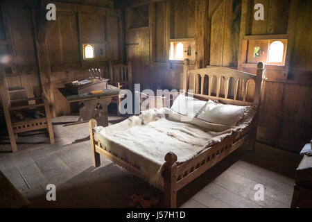 Schlafzimmer des rekonstruierten mittelalterlichen Hauses, Nienovers, Bodenfelde, Niedersachsen, Deutschland Stockfoto