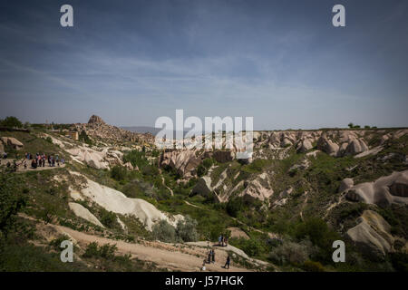 Blick auf einzigartige Taubental und die Stadt von Uchisar, Kappadokien, Nevsehir, Anatolien, Türkei Stockfoto