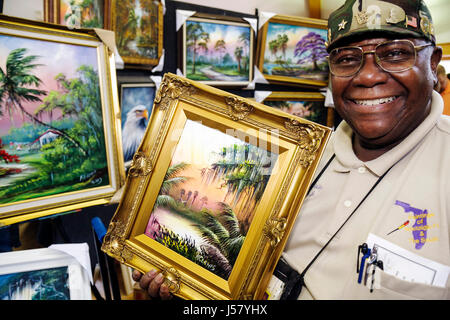 Florida Mt. Mount Dora, Donnelly Park, Florida Highwaymen Art Show, Künstler, Robert Lewis Jr., Schwarze Schwarze Afrikaner ethnische Minderheit, Erwachsene Erwachsene erwachsene ma Stockfoto