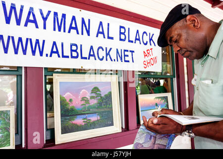 Florida Mt. Mount Dora, Donnelly Park, Florida Highwaymen Art Show, Künstler, Al, Black Blacks Afrikanische Afrikaner ethnische Minderheit, Erwachsene Erwachsene Erwachsene Mann Männer männlich, Fra Stockfoto
