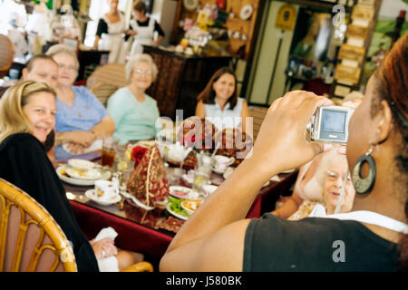 Florida Mt. Mount Dora, The Windsor Rose Old English Tea Room, Restaurant Restaurants Essen Essen Essen Essen Essen Essen Cafe Cafés Bistro, Erwachsene Erwachsene Frau Frauen Stockfoto