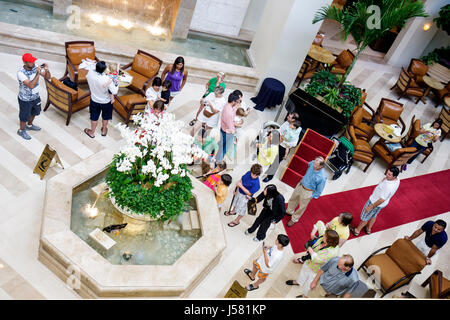 Orlando Florida, International Drive, The Peabody Orlando, Hotelhotels, Motel Motels, Duck March, Fountain in der Lobby, Tradition, Gäste, Kinder, Jungen Stockfoto