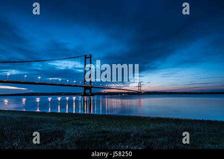 Humber Bridge bei Nacht Stockfoto