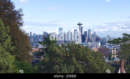 SEATTLE, WASHINGTON STATE, USA - 10. Oktober 2014: Skyline Panorama-Blick vom Kerry Park während des Tages Stockfoto