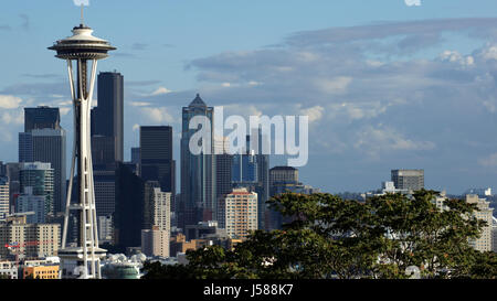 SEATTLE, WASHINGTON STATE, USA - 10. Oktober 2014: Skyline Panorama-Blick vom Kerry Park während des Tages Stockfoto