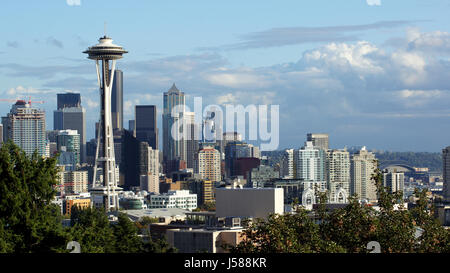 SEATTLE, WASHINGTON STATE, USA - 10. Oktober 2014: Skyline Panorama-Blick vom Kerry Park während des Tages Stockfoto