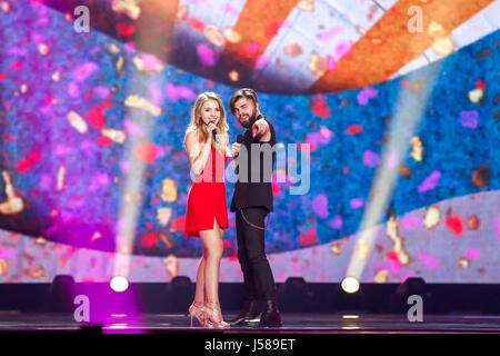 Kiew, UKRAINE - 12. Mai 2017: Ilinca & Alex Florea aus Rumänien bei der Grand Final Probe beim Eurovision Song Contest in Kiew, Ukraine Stockfoto