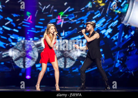 Kiew, UKRAINE - 12. Mai 2017: Ilinca & Alex Florea aus Rumänien bei der Grand Final Probe beim Eurovision Song Contest in Kiew, Ukraine Stockfoto