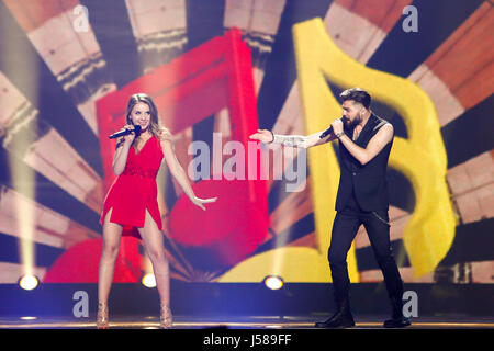 Kiew, UKRAINE - 12. Mai 2017: Ilinca & Alex Florea aus Rumänien bei der Grand Final Probe beim Eurovision Song Contest in Kiew, Ukraine Stockfoto