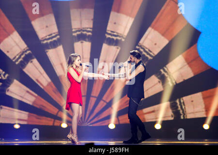 Kiew, UKRAINE - 12. Mai 2017: Ilinca & Alex Florea aus Rumänien bei der Grand Final Probe beim Eurovision Song Contest in Kiew, Ukraine Stockfoto