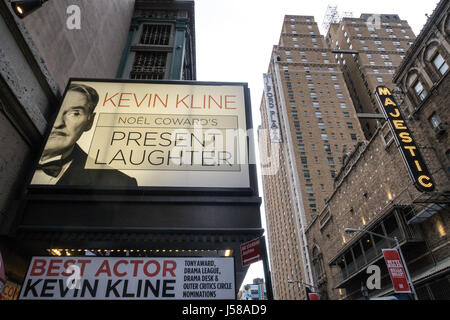 Präsentieren Sie lachen Festzelt, Times Square, New York City, USA Stockfoto