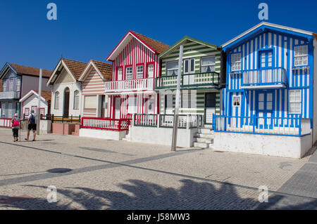 Bunte Häuser (Postkartenmotiv), Costa Nova, Aveiro, Region Beiras, Portugal Stockfoto