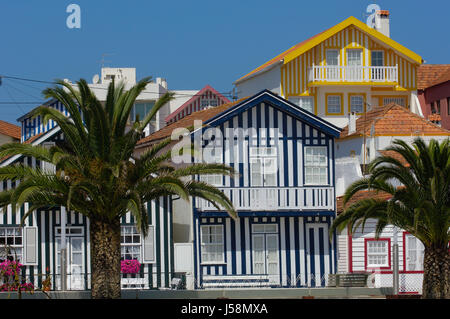 Bunte Häuser (Postkartenmotiv), Costa Nova, Aveiro, Region Beiras, Portugal Stockfoto