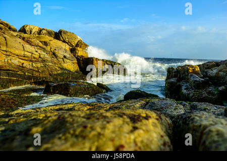 Wellen Waschen über Felsen, Indischer Ozean Stockfoto