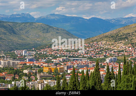 Mostar, Herzegowina-Neretva, Bosnien und Herzegowina.  Gesamtansicht der Stadt. Stockfoto