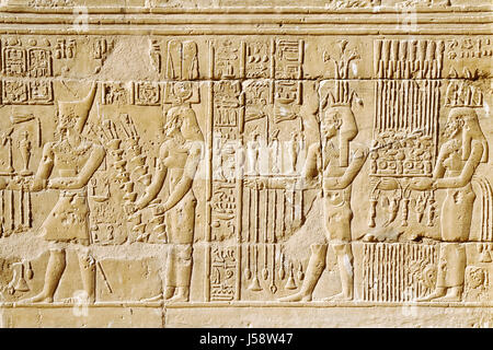 Ägyptische Hieroglyphe. Hieroglyphischen Schnitzereien an der Wand. Wadi es-Sebua Tempel. Ägypten Stockfoto