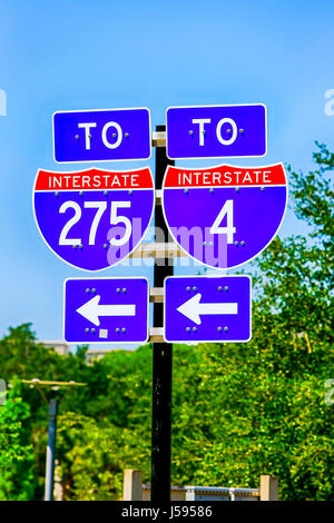 Interstate 275 und 4 Zeichen in der Innenstadt von Tampa Florida Stockfoto