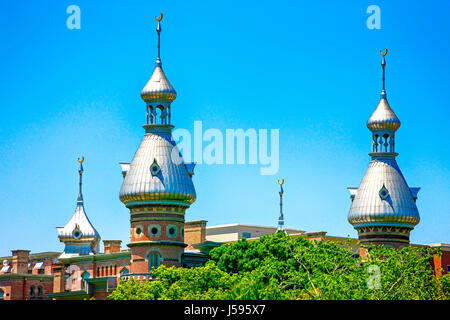 Die viktorianischen maurische Minarette von der University of Tampa in Florida Stadt Stockfoto