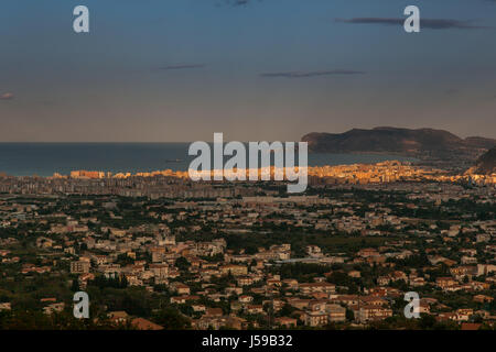 MONREALE Italien - 13. Oktober 2009: Blick über Palermo und die Conca d ' Oro Stockfoto