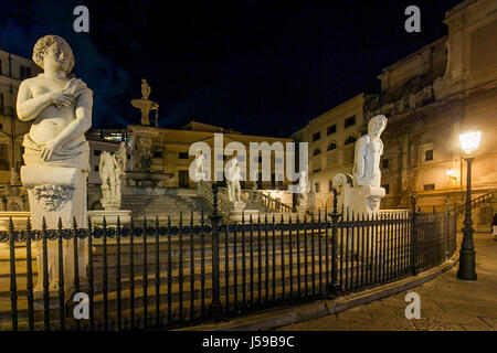 PALERMO, Italien - 13. Oktober 2009: Marmor Statue der Piazza Pretoria, auch bekannt als der Piazza der Schande in Palermo, Sizilien Stockfoto