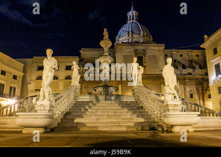 PALERMO, Italien - 13. Oktober 2009: Marmor Statue der Piazza Pretoria, auch bekannt als der Piazza der Schande in Palermo, Sizilien Stockfoto