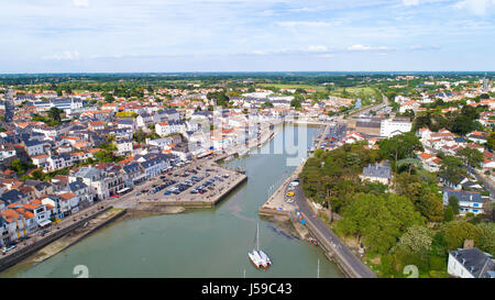 Luftaufnahme von Pornic Hafen und Burg, Loire Atlantique, Frankreich Stockfoto