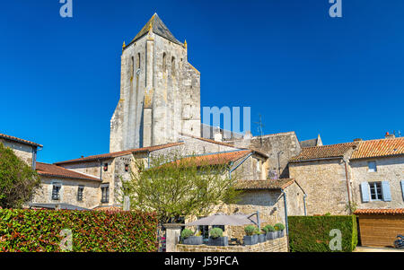 Die Königlichen Abtei Notre-Dame de Celles-Sur-Belle in Frankreich Stockfoto