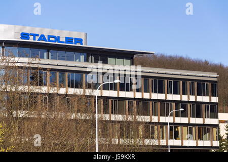 Prag, Tschechische Republik - März 26: Schweizer Hersteller von Eisenbahn Rollmaterial Stadler Firmenlogo auf tschechischen Hauptquartier am 26. März 2017 in Prag. Stockfoto