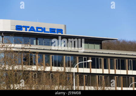 Prag, Tschechische Republik - März 26: Schweizer Hersteller von Eisenbahn Rollmaterial Stadler Firmenlogo auf tschechischen Hauptquartier am 26. März 2017 in Prag. Stockfoto