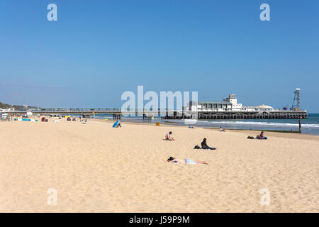 West Beach und Bournemouth Pier, Bournemouth, Dorset, England, Vereinigtes Königreich Stockfoto