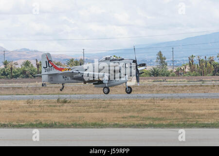 Chino, USA – 7. Mai 2017: Douglas AD-4NA auf dem Display während Flugzeuge der Ruhm Air Show in Chino Flughafen Skyraider. Stockfoto