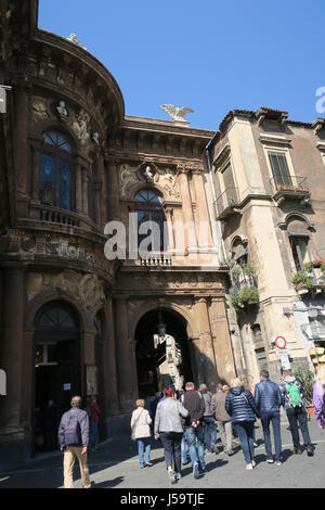 Gut - altes Wohnhaus in der Hauptplatz in der Stadt Catania auf Sizilien Insel in Italien gehalten. Stockfoto