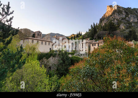 Frankreich, Herault, Saint-Guilhem-le-Desert, Les Plus Beaux Dörfer de France (die schönsten Dörfer Frankreichs), Abtei Gellone gekennzeichnet Stockfoto