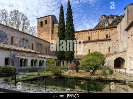 Frankreich, Herault, Saint-Guilhem-le-Desert, gekennzeichnet Les Plus Beaux Dörfer de France, Saint-Guilhem-le-Desert-Abtei, das Kloster Stockfoto