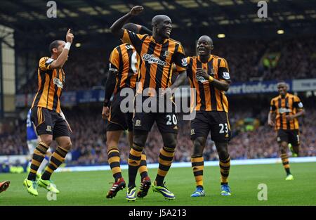 YANNICK SAGBO feiert EVERTON V HULL CITY GOODISON PARK LIVERPOOL ENGLAND 19. Oktober 2013 Stockfoto