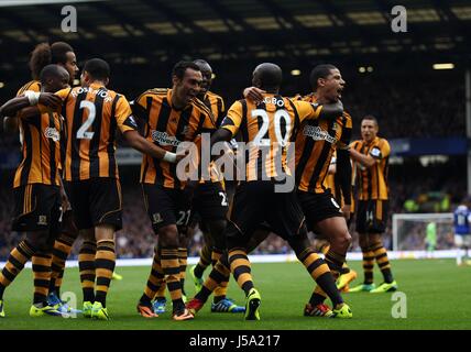 YANNICK SAGBO & TEAMATES CELEB EVERTON V HULL CITY GOODISON PARK LIVERPOOL ENGLAND 19. Oktober 2013 Stockfoto