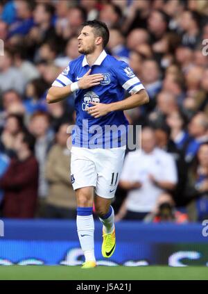 KEVIN MIRALLAS feiert EVERTON V HULL CITY GOODISON PARK LIVERPOOL ENGLAND 19. Oktober 2013 Stockfoto