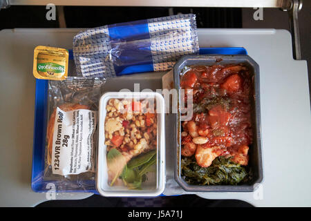 Huhn "Cassoulet" im Flug Mahlzeit an Bord united Airlines Flug aus Europa Stockfoto