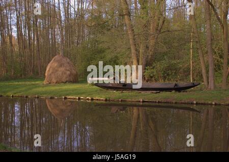 Ferien Urlaub Ferien Urlaub Erholung Boot Heuhaufen Wiese spreewald Stockfoto