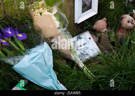 Am Straßenrand Denkmal für Keith Bennett, eines der fünf Opfer von Ian Brady und Myra Hindley, in der Nähe der Pennine Way auf Marsden Moor... Stockfoto