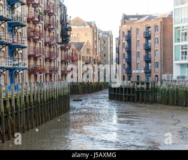 St Saviours Dock, wo der unterirdische Fluss Neckinger entsteht und trifft auf die Themse, London, England UK Stockfoto