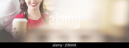 Schöne Barista Kaffee im café Stockfoto