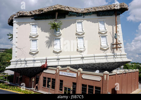 Orlando Florida, International Drive, WonderWorks, Vergnügungspark, auf dem Kopf stehendes Gebäude, skurrile Architektur, Aufmerksamkeit erregen, Blickfang, Besucher tra Stockfoto