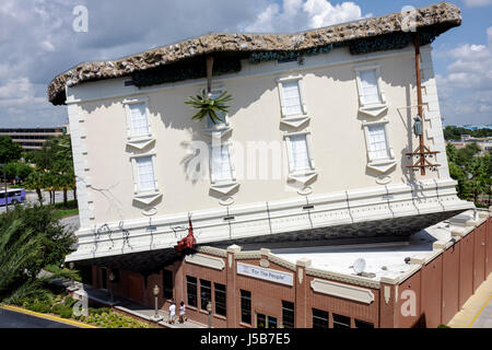 Orlando Florida, International Drive, WonderWorks, Vergnügungspark, auf dem Kopf stehendes Gebäude, skurrile Architektur, Aufmerksamkeit erregen, Blickfang, Besucher tra Stockfoto