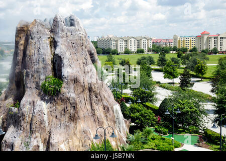 Orlando Florida, International Drive, Minigolfplatz, Vulkan, Fantasie, Putting Green, Erholung, Panorama, Blick von oben, Familien Eltern Pare Stockfoto