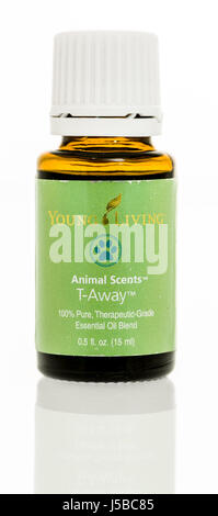 Winneconne, Wisconsin - 27. März 2017: eine Ölflasche junges wohnen, tierische Düfte T-Away auf einem isolierten Hintergrund. Stockfoto